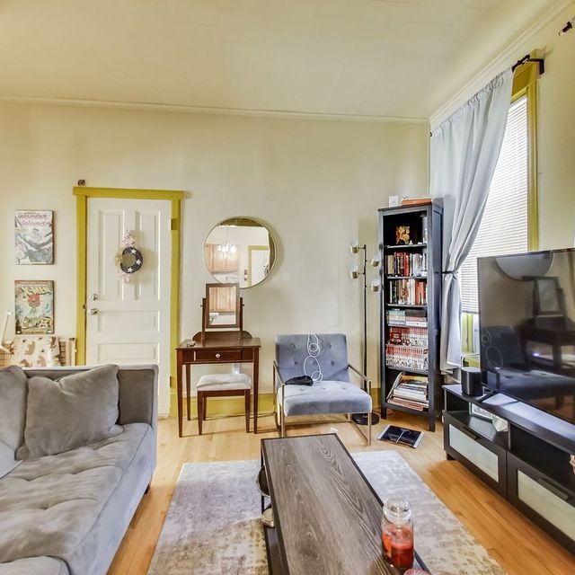 2031 W. 23rd St.: Before · living room